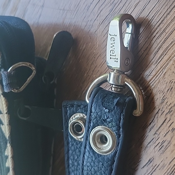 🍀Spacious Wrist Wallet - Picture 3 of 8